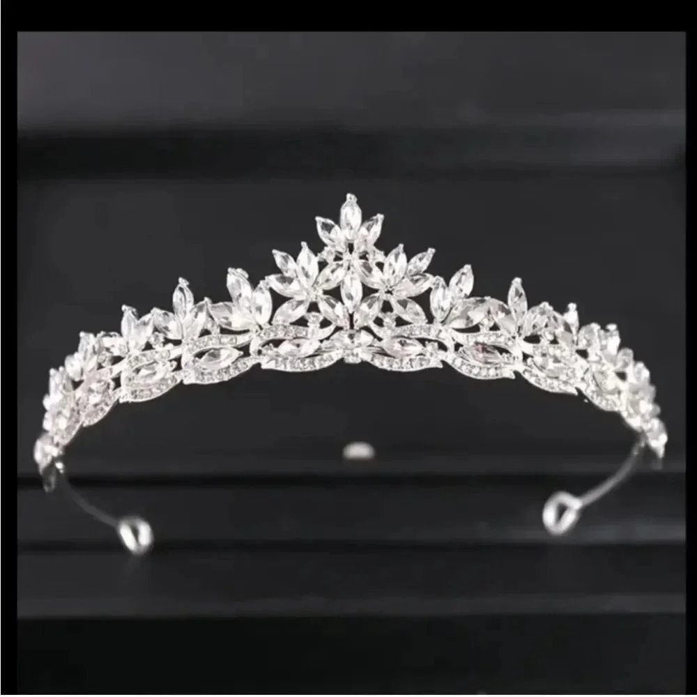 Crystal Wedding Rhinestone Tiara - Picture 4 of 9